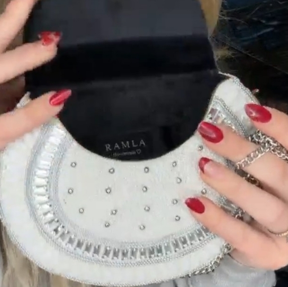 Elegant Silver and White Crossbody Bag - Picture 2 of 2